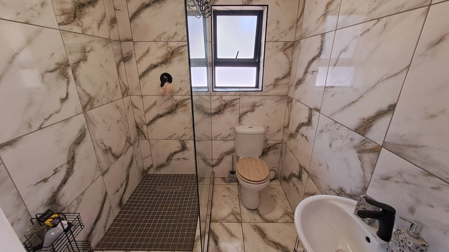 5 Bedroom Property for Sale in Amandelrug Western Cape